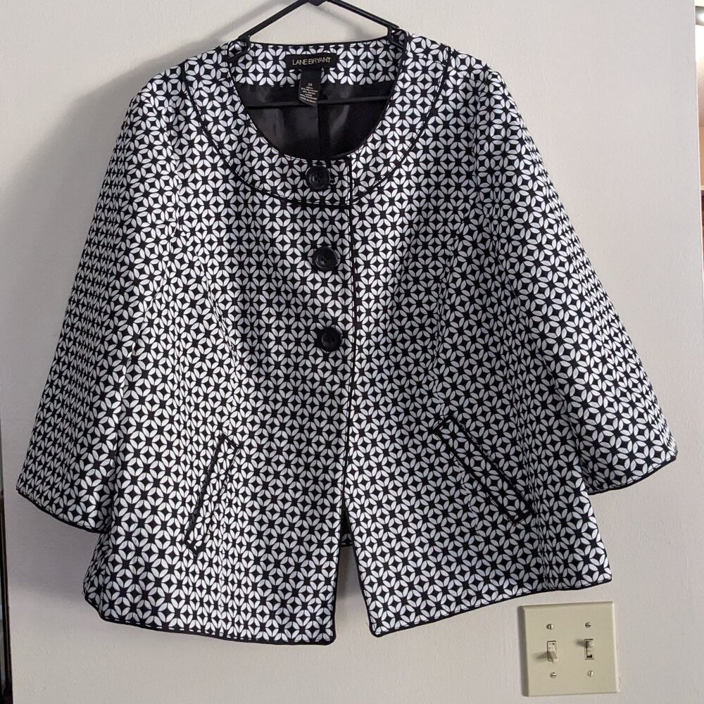 Lane Bryant Black and White Geometric Patterned Cropped Blazer Top Plus Size 24